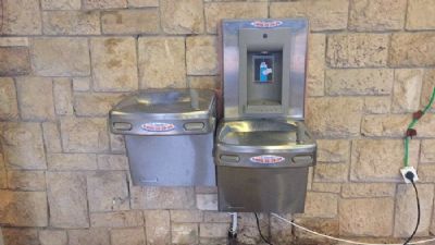 קולר נגישות משולב +יחידה למילוי בקבוקים